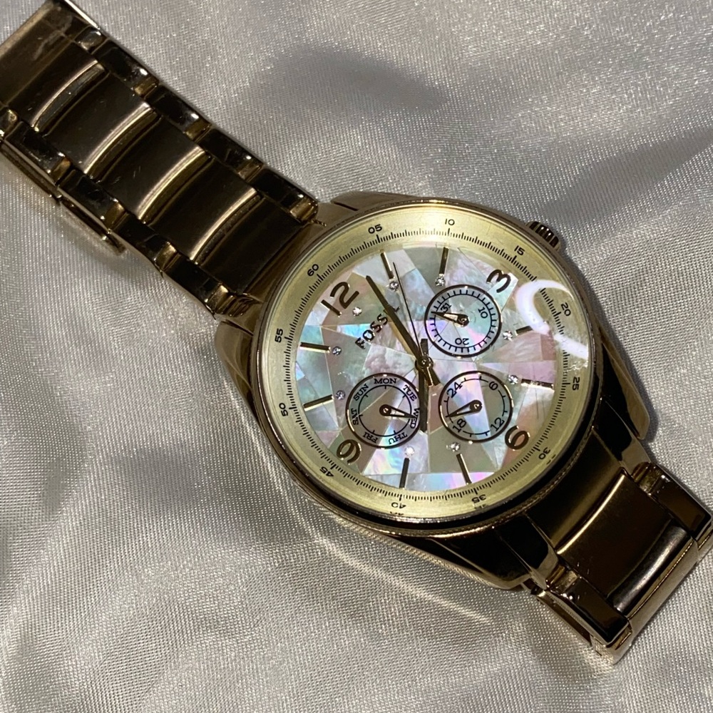 Gold Fossil Watch - Picture 2 of 5